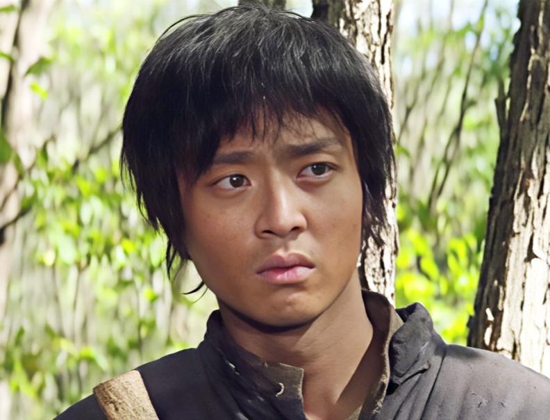 《归队》陈靖可：演田小贵惹争议，曾因长相自卑，27岁能火吗？